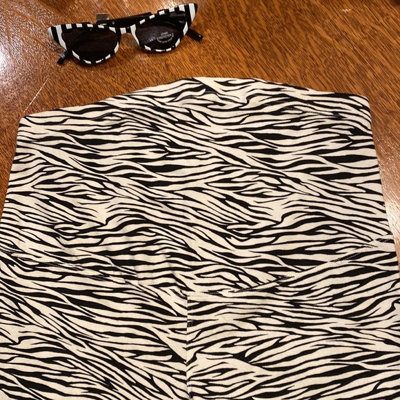 Small Maternity Zebra stripe Leggings size small Motherhood Maternity Womens EUC - Picture 4 of 8